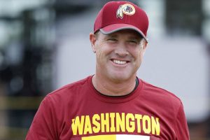 Jay Gruden rie despues del valor adquirido en el draft 2018
