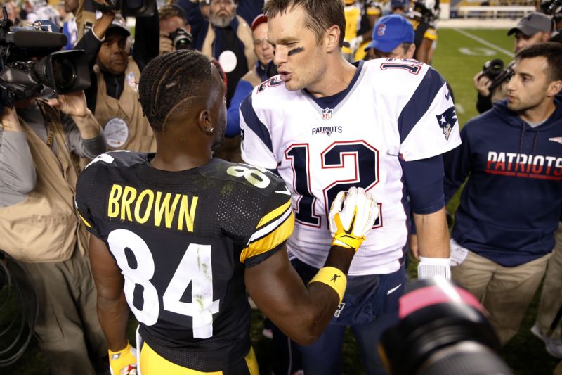 Brown y Brady, antes rivales, ahora compañeros.